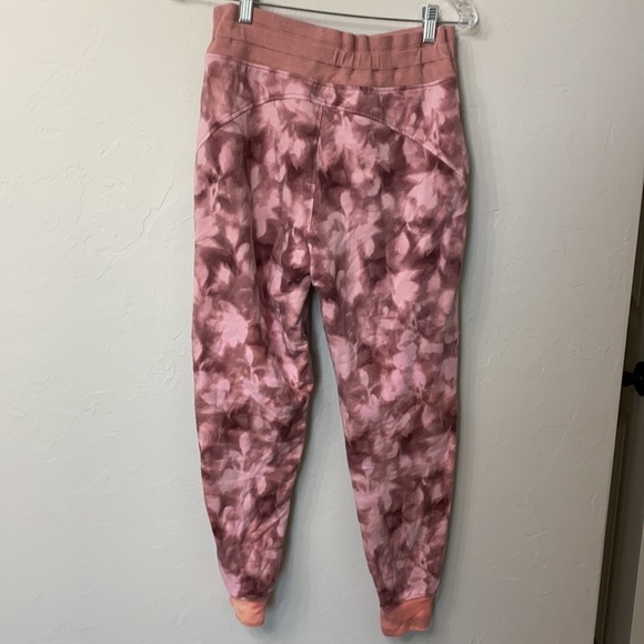 Athleta balance printed jogger size small.Pink - Picture 8 of 13